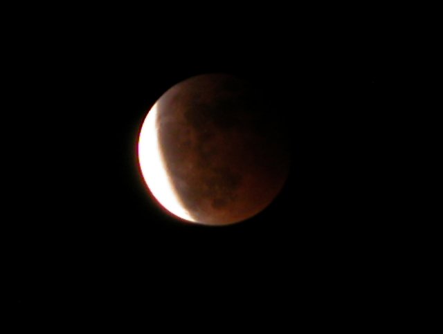 Last November 8th, I took a few photographs of the partial lunar eclipse.